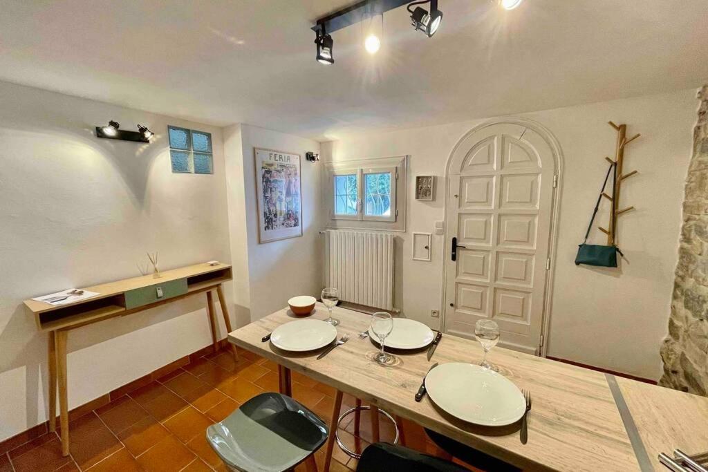 Appartement LE JAD Joli F2 proche Gare, Arènes avec terrasse privée à Nîmes Extérieur photo