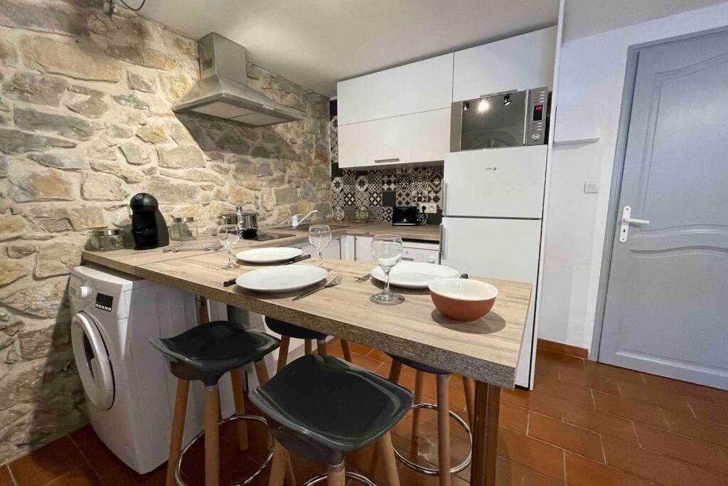 Appartement LE JAD Joli F2 proche Gare, Arènes avec terrasse privée à Nîmes Extérieur photo