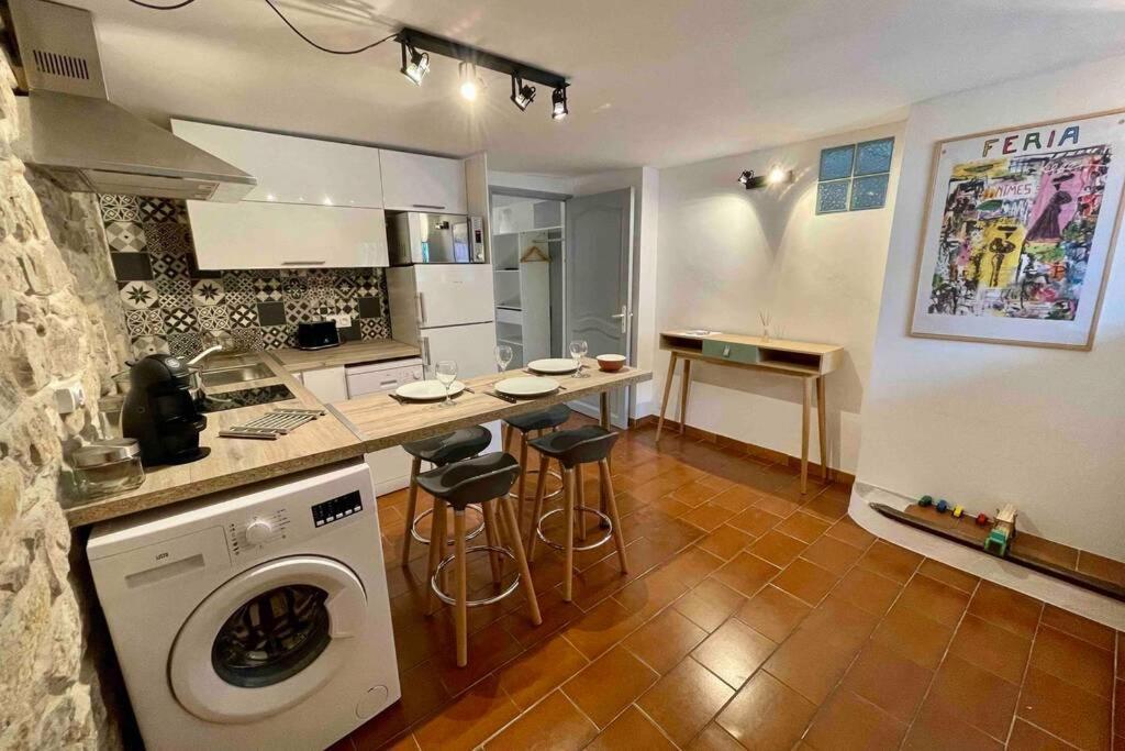 Appartement LE JAD Joli F2 proche Gare, Arènes avec terrasse privée à Nîmes Extérieur photo